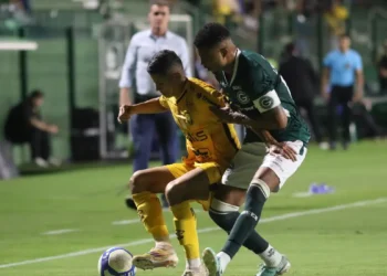 Goiás derrota Amazonas e continua vivo na luta pelo acesso