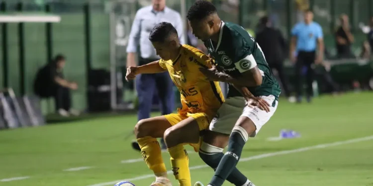 Goiás derrota Amazonas e continua vivo na luta pelo acesso