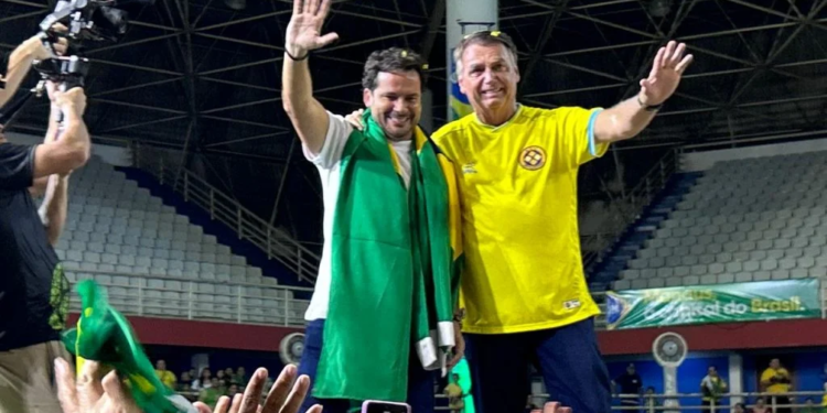 Bolsonaro e Alberto Neto em comício em Manaus - (Foto: Luis André/Agência Cenarium)