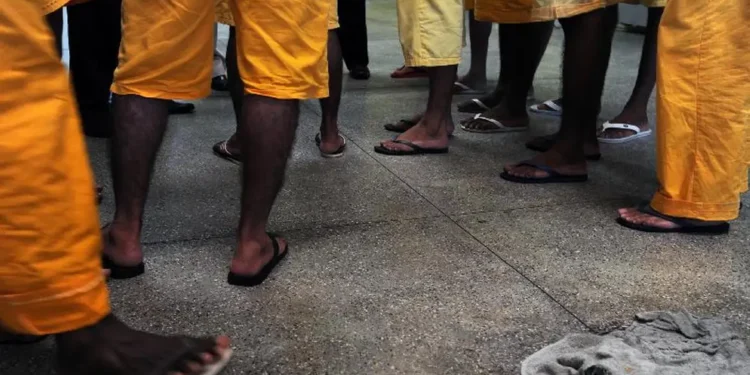 Seis estados não oferecem voto a presos provisórios