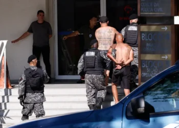 Mais de 200 torcedores do Peñarol são presos por confusão no Rio