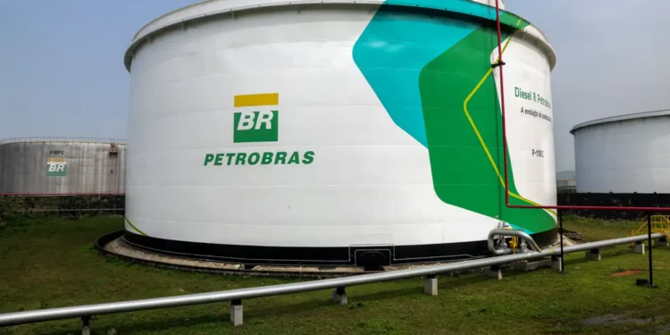 Petrobras e Vale firmam acordo para uso de diesel renovável