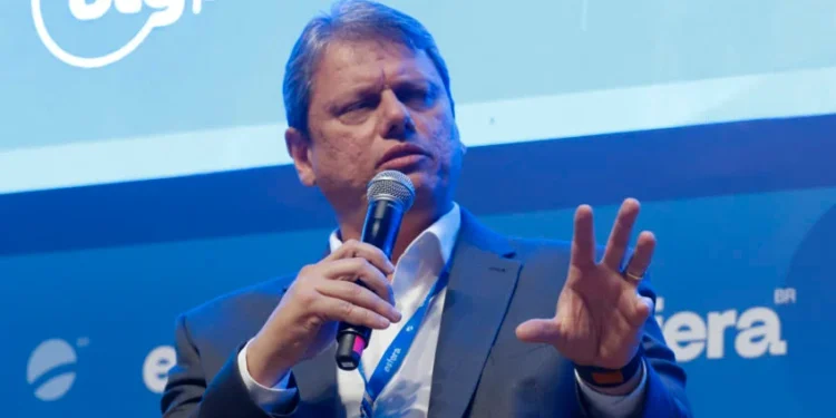 Tarcísio diz que mensagem do PCC orientava voto em Boulos; psolista vai à Justiça