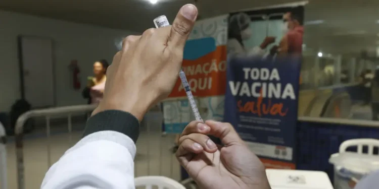 Anvisa atualiza composição de vacinas contra gripe para 2025