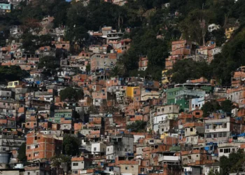 Quase 16,4 milhões de pessoas moram em favelas no Brasil, revela Censo