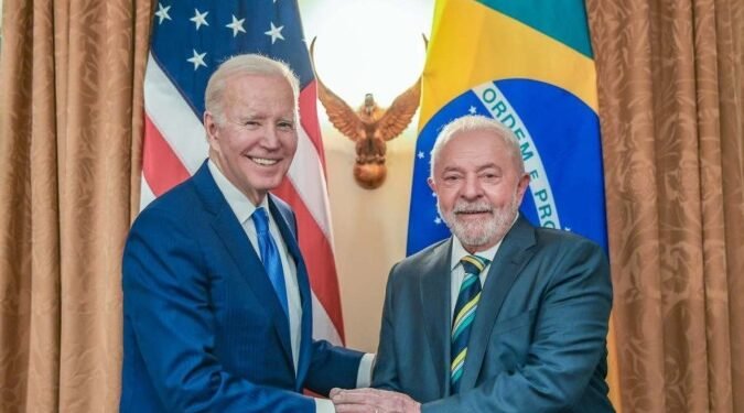 Biden e Lula defendem 'fim da repressão política' na Venezuela durante a G20