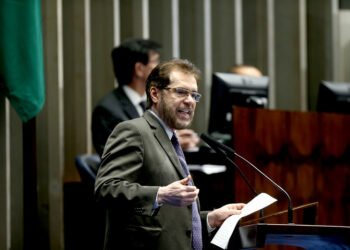 Senador Plínio Valério chama visita de Joe Biden a Manaus de ‘teatro’ e critica promessas de investimentos no Amazonas