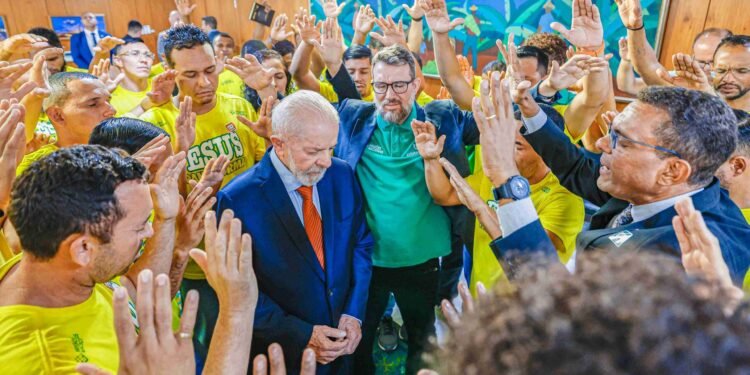 Lula tenta investida para aproximação com evangélicos e entrega de ministério entra no radar