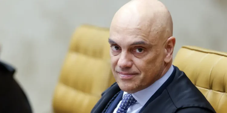 Moraes retira sigilo de inquérito de tentativa de golpe