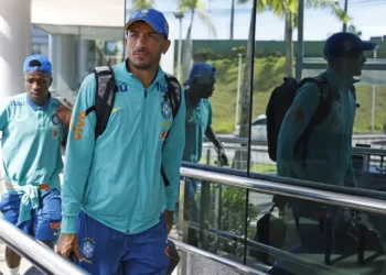 Seleção desembarca em Salvador para jogo contra o Uruguai