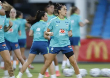Seleção feminina realiza primeiro treino com todas as convocadas