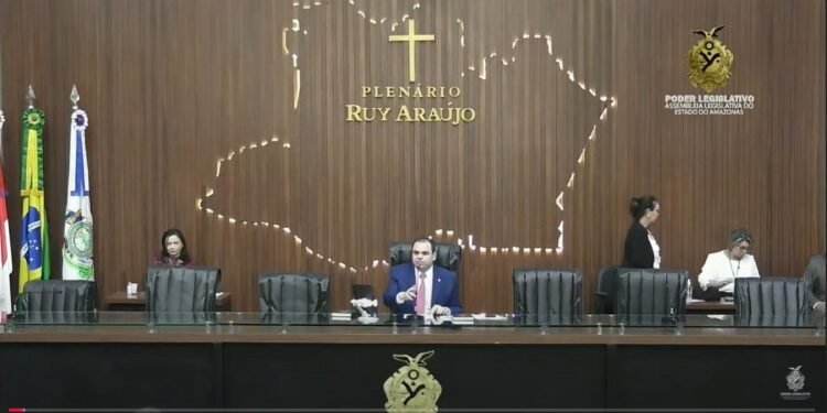 Assembleia Legislativa do Amazonas suspende sessão por falta de deputados em dia de votação