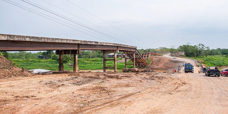 Trecho interditado na BR 319