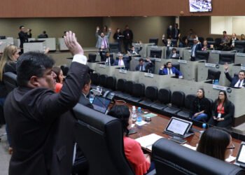 Vereadores aprovam orçamento de R$ 10,5 bilhões para Manaus em 2025