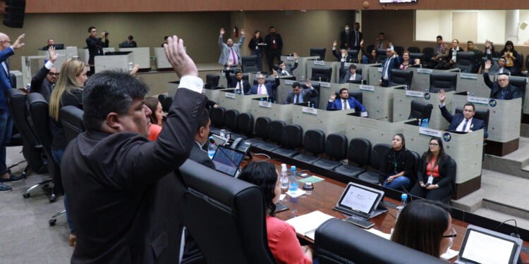 Vereadores aprovam orçamento de R$ 10,5 bilhões para Manaus em 2025