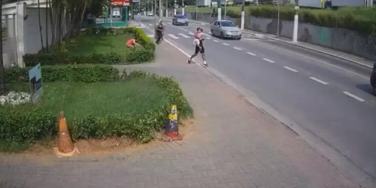 Câmeras registram tentativa de sequestro de criança em SP