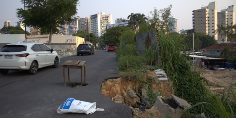 Cratera coloca em risco via