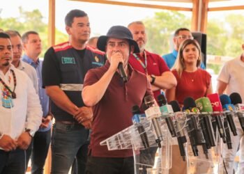 David Almeida agradece Lula e anuncia homenagem à mãe de Eduardo Braga em conjunto habitacional no Parque das Tribos