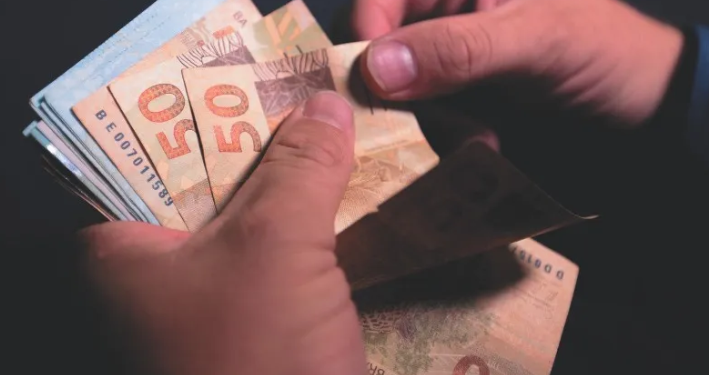 Especialista orienta a como utilizar bem o 13° salário