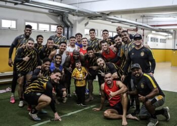 Gui e jogadores do Amazonas FC