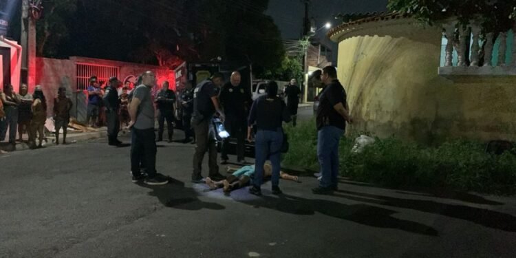 Homem é morto a tiros em via pública do Novo Aleixo (Foto: Reprodução/ internet)