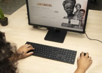 Plataforma JurisRacial promove combate ao racismo e conhecimentos jurídicos sobre o tema