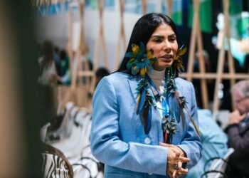 Convidada para o evento, Marciele representa a força e a urgência da Amazônia (Anar Bayramli)