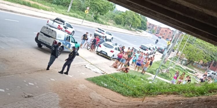 Passageira morre ao ser arremessada de ponte no Morro da Liberdade