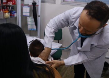 SES-AM orienta sobre prevenção e cuidados com a Síndrome Mão-Pé-Boca 