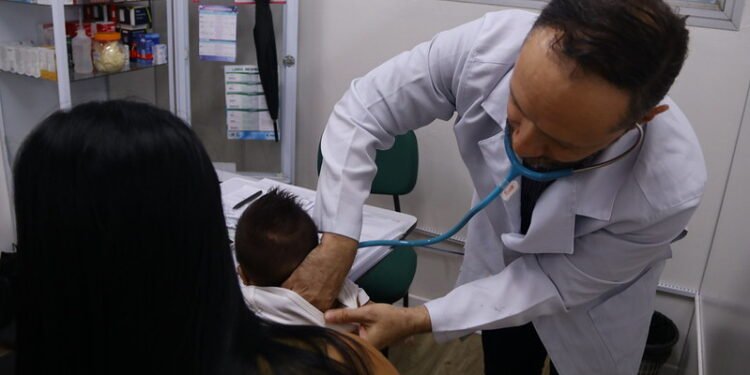 SES-AM orienta sobre prevenção e cuidados com a Síndrome Mão-Pé-Boca