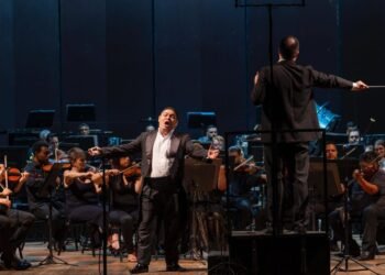 Tenor Miquéias William participa do 'Espetáculo Musical e Poético Chibé, Jacuba e Pirão' no Teatro Amazonas