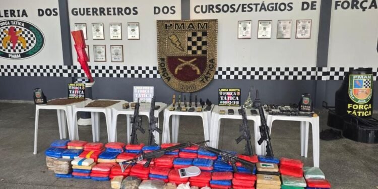 PM apreende diversas armas e 100 kg de drogas no Viver Melhor (Foto: Reprodução/ internet)