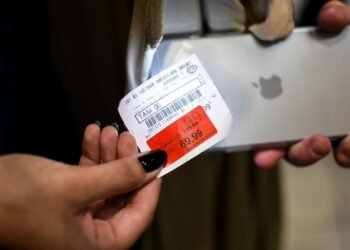 Fiscalização: Procon-AM autua lojas de departamento por maquiagem de preços durante a Black Friday