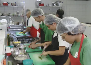 Taxa de desemprego recua em sete estados no terceiro trimestre, diz IBGE