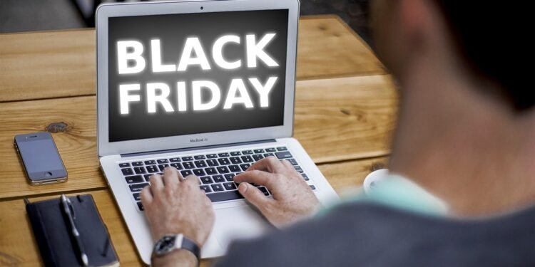 Black Friday: consumidor deve tomar cuidado para não adquirir equipamentos sem certificação