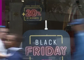 Nove em cada dez brasileiros pretendem comprar algo na Black Friday