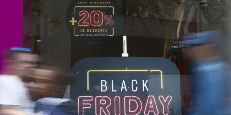 Black Friday: maioria dos consumidores deve gastar de R$ 201 a R$ 500