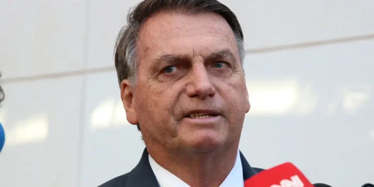 Indiciamento de Bolsonaro repercute entre políticos e autoridades
