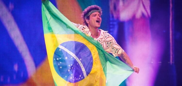 Bruno Mars fez série de shows no Brasil (Reprodução/Brasil News)