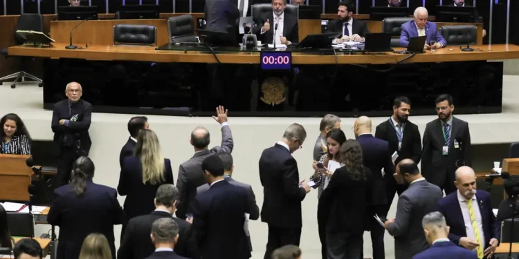 Câmara aprova texto final de projeto que muda as regras para emendas