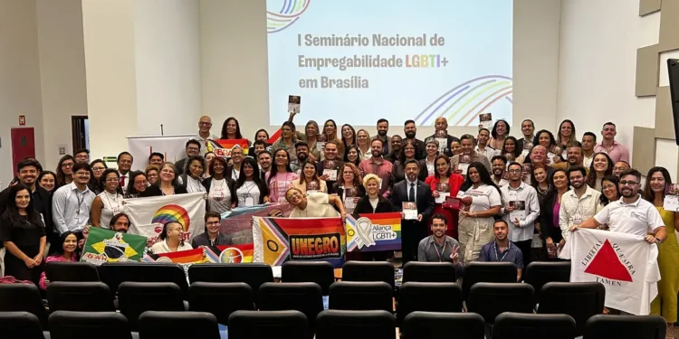 Manual oferece ferramentas para aumentar empregabilidade LGBT