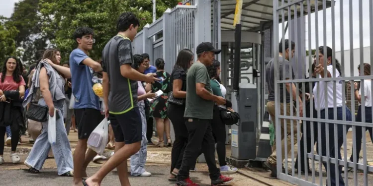 Segundo dia do Enem: candidatos respondem a 90 questões até 18h30