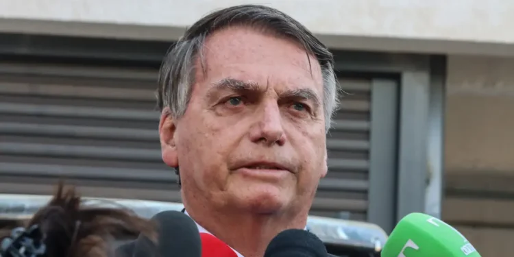 Indiciado, Bolsonaro diz que Moraes 'faz tudo o que não diz a lei'