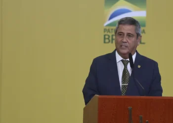 Braga Netto teve participação concreta em atos golpistas, diz PF