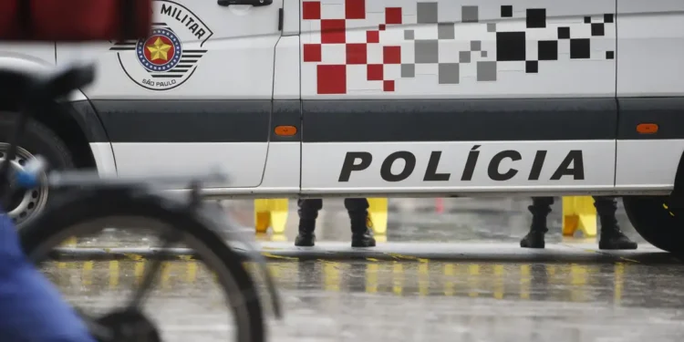 Criança de 4 anos e jovem de 17 morrem durante confronto entre PM e suspeitos