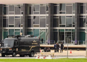 Mala localizada próximo à Câmara não tinha explosivos