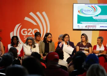 Ministra defende mudança na legislação sobre paridade política