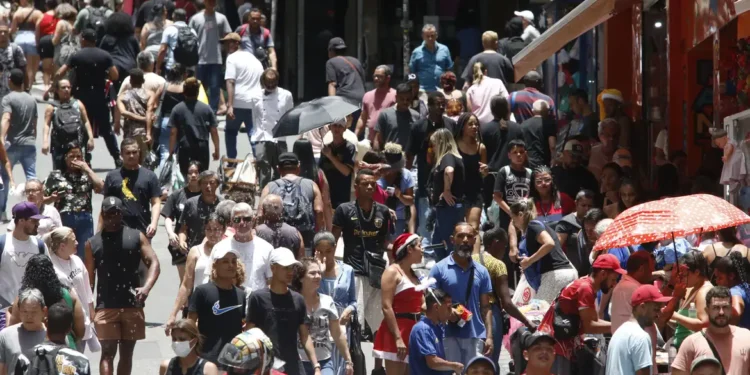 Pesquisa: 49% dos brasileiros acreditam que país vai melhorar em 2025
