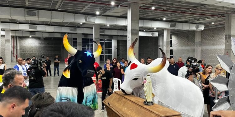 Corpo do artista parintinense Juarez Lima chega a Manaus