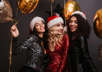 Veja as tendências para montar os melhores looks para Natal - (Foto: Lookstudio/Freepik)